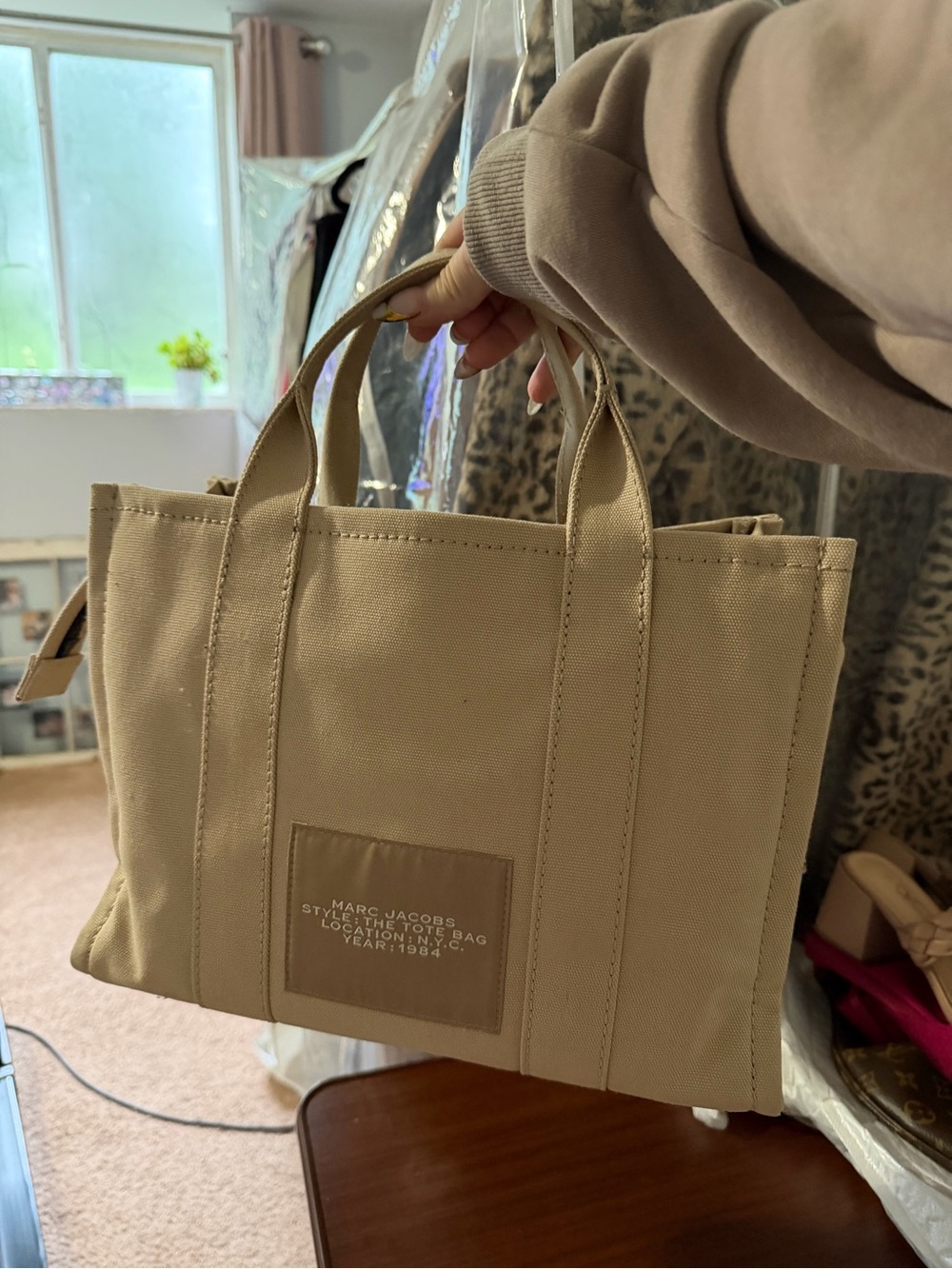 Marc Jacobs 'The Tote Bag' Canvas Tote in Beige size medium - Picture 4 of 4